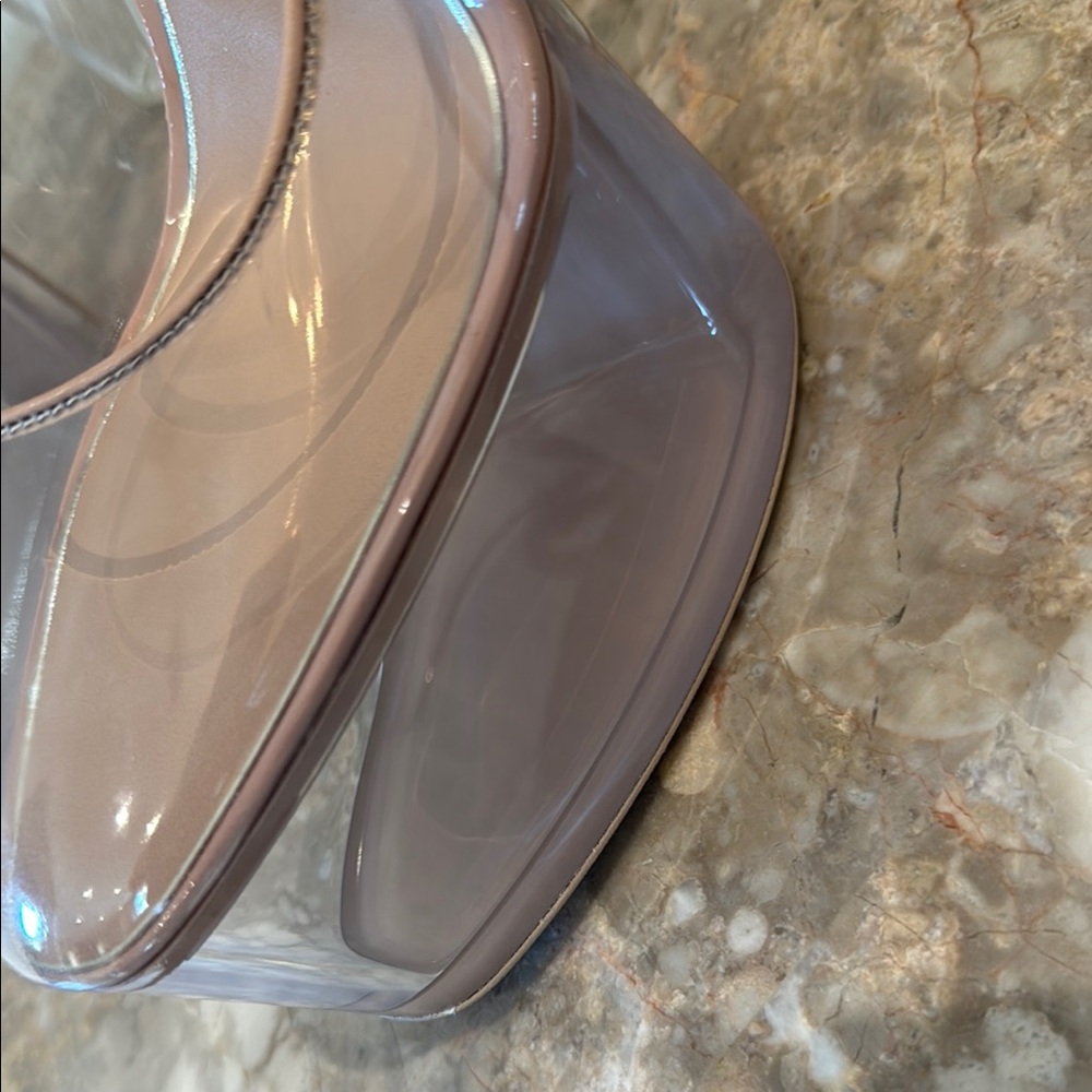 Valentino Garavani Tan - Go 155 Vinyl Platform pumps Elegant Design - Picture 5 of 10